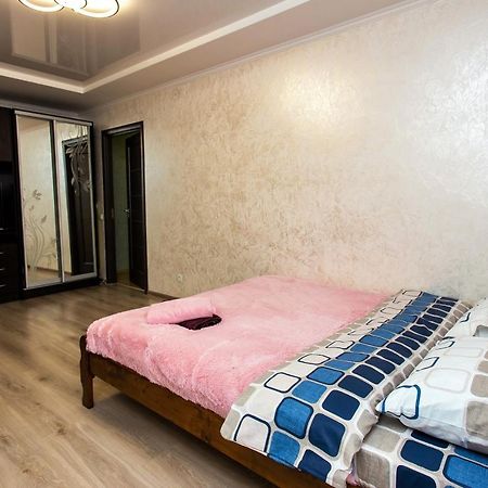 Подобово В Центрі Поряд Жд Ternopil Ngoại thất bức ảnh